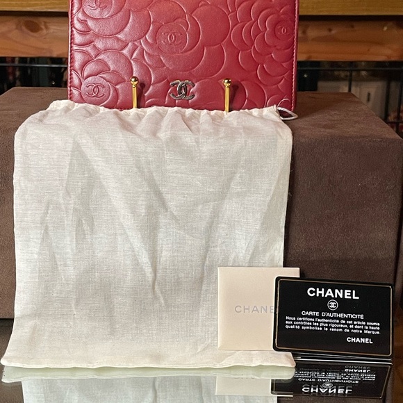 Authentic Chanel “Camellia” red quilted long bifold wallet - Picture 12 of 12